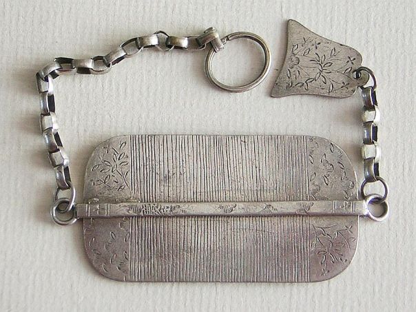 Amulet in the shape of a comb – (3318)